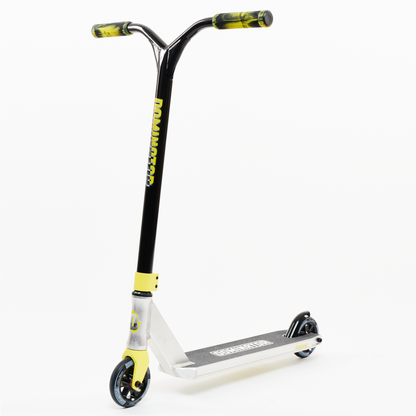 The Dominator Airborne Complete Stunt Scooter, available in anodised silver and black, is ideal for intermediate to professional level riders. It features a durable deck made from military-grade 6061 T6 aluminum and a grippy surface, along with a branded handlebar for excellent performance.