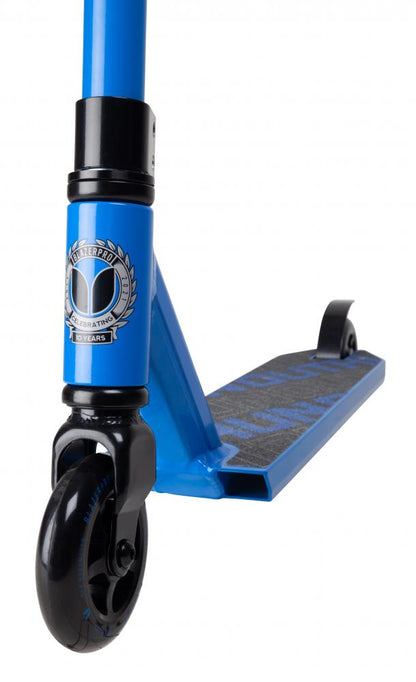 Blazer Pro Outrun 2 Complete Stunt Scooter - Blue - Detail