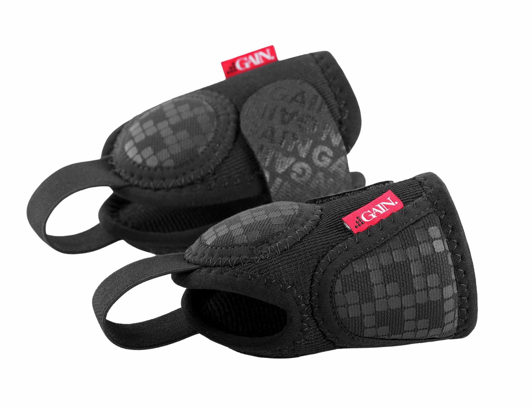 These black GAIN Protection Pro Ankle Protectors, made with DuraTec neoprene, boast red tags and circular padded designs. The checkered pattern and snug fit provide optimum grip and impact protection during workouts.