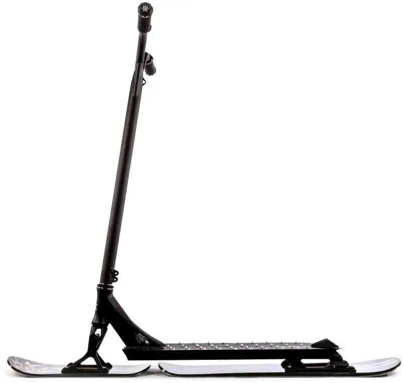 The Eretic Snow Scooter - Slope is a snow scooter from Eretic, characterized by its black design that incorporates a handlebar, an elongated frame, and two short skis placed at the front and rear. It combines elements of both scooters and skis, making it ideal for performing tricks on the winter slopes.