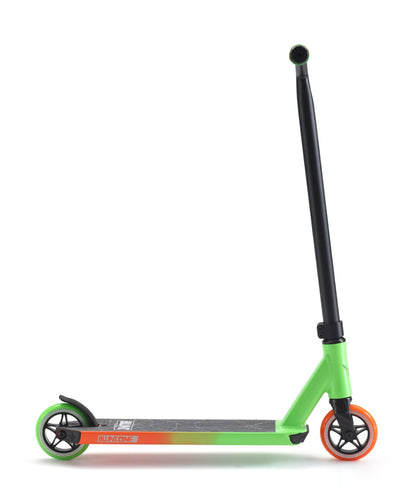 Introducing the Blunt Envy ONE S3 Complete Stunt Scooter, featuring a vivid green frame and black handlebars, perfect for beginner riders. The dual-color design includes a green rear wheel and an orange front wheel, offering a lively appearance. Ideal for those beginning their stunt scooter journey, it is showcased against a simple white backdrop.