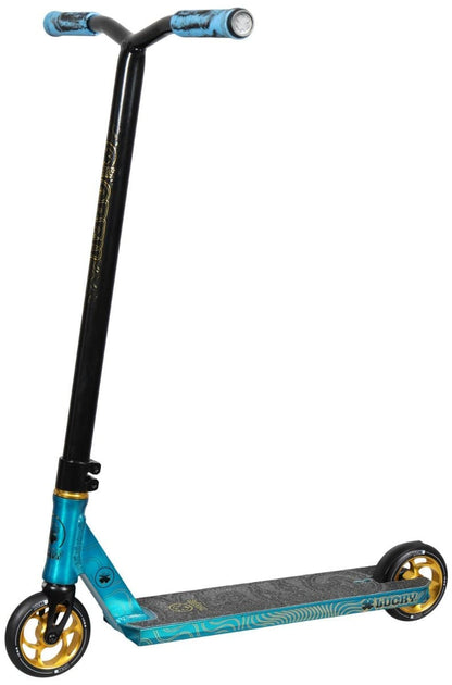 The Lucky Crew 2022 Complete Stunt Scooter - Royale by Lucky is a professional stunt scooter boasting a sleek and robust frame. It includes a teal and black T-bar handle crafted from lightweight aluminum, complemented by gold wheels, blue grips, and an eye-catching printed deck design ideal for performing tricks.