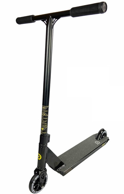 The District Titus Complete Stunt Scooter - Black is an ideal choice for beginner-level riders, boasting high-quality components such as a robust T-bar handle and a textured deck. Its black frame is highlighted with subtle yellow accents, and the patterned front wheel design adds an extra touch of style.